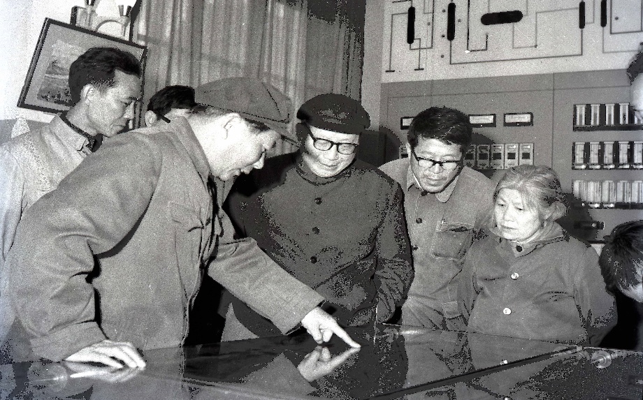 1錢偉長院士作為高級(jí)顧問駐廠指導(dǎo)航天軍工產(chǎn)品發(fā)展.jpg